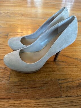Jessica Simpson Light Gray Suede Platform Pumps